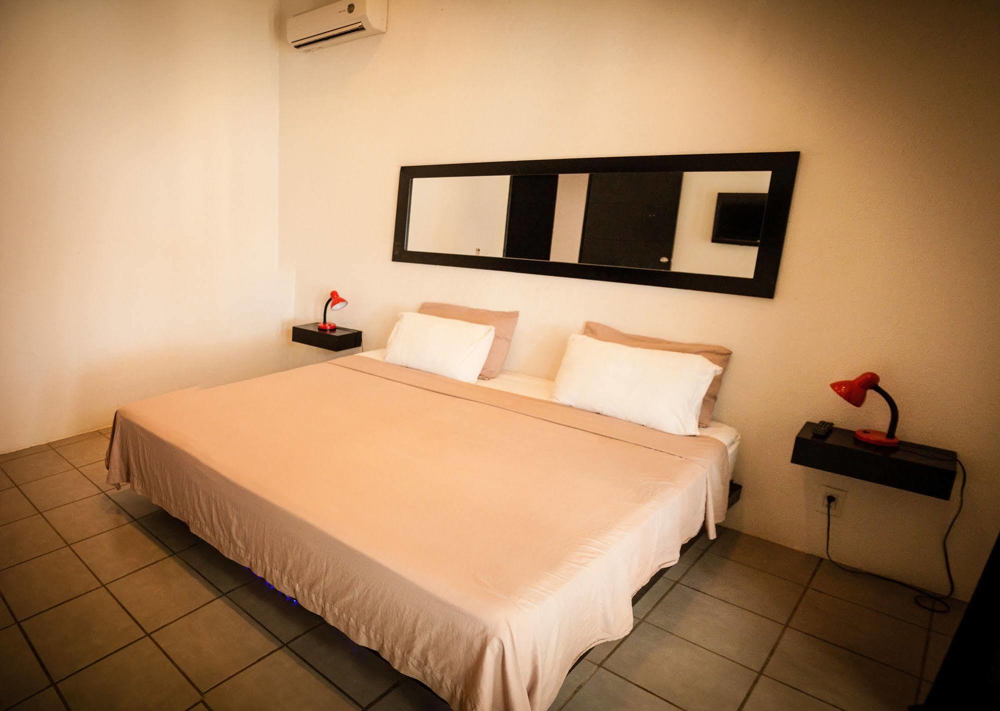Ocean Lovers Hostel & Apartments Таганга Екстер'єр фото